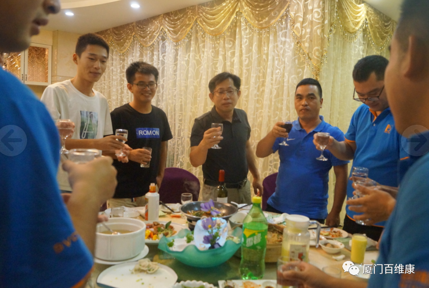 2020年中公司特色活動(dòng)：會(huì)餅博狀元、舉杯共聚首、歌唱好生活